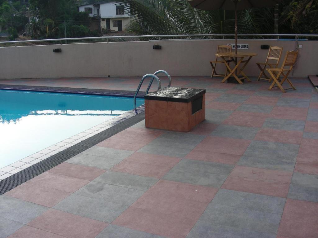 Devon Hotel Kandy Ngoại thất bức ảnh